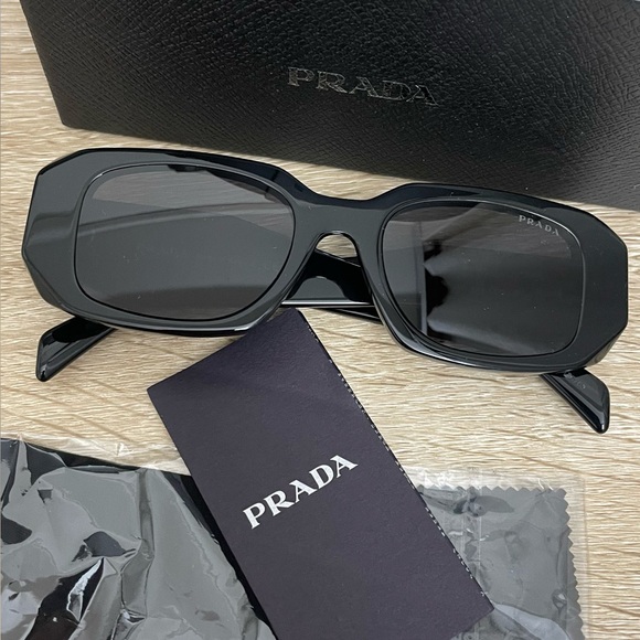 Prada PR 17WS Black rectangular sunglasses - Picture 5 of 5
